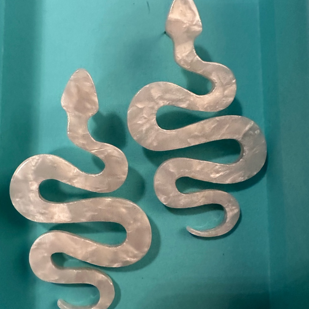 Elegant White Snake Reptile Decor